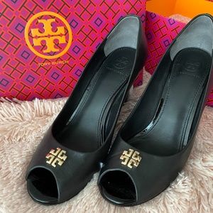 Jolie 85mm peep toe wedge Nappa leather